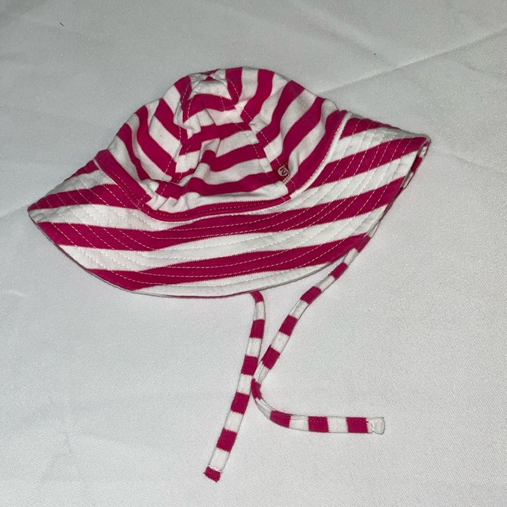 6mo soft sun hat with chin ties, pink and white